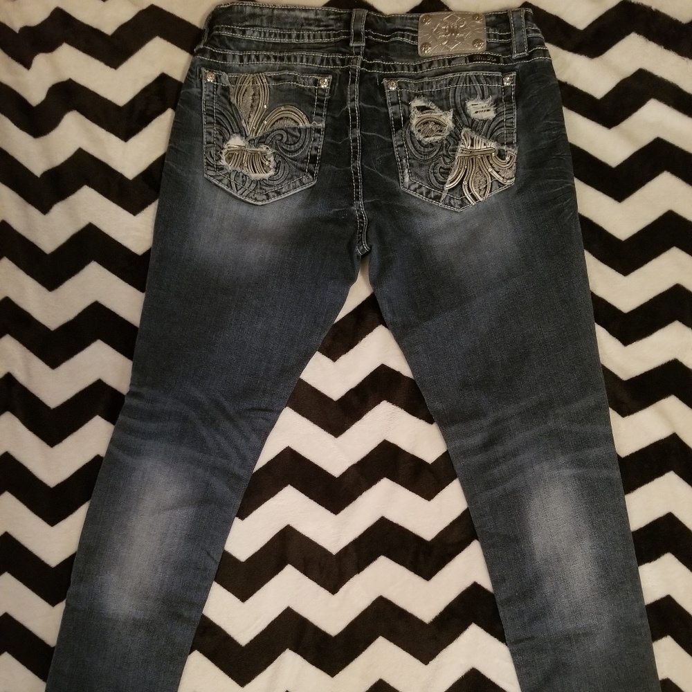 Size 34 Miss Me Signature Skinny Jeans